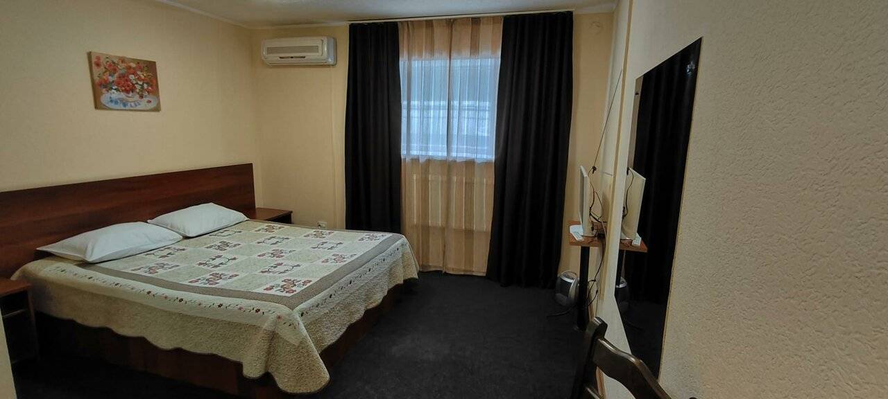 Номер стандарт с 1 двуспальной кроватью